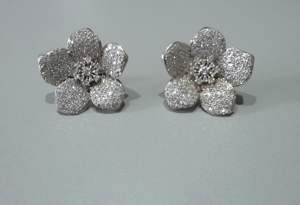 Brincos Flor Ouro Branco E Brilhantes