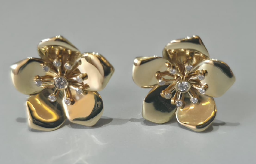 Brincos Flor Ouro Amarelo 18k E Brilhantes
