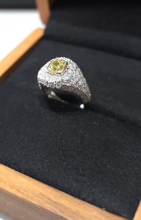 Anel Mindinho Ouro Branco Diamante Gia Fancy Yellow