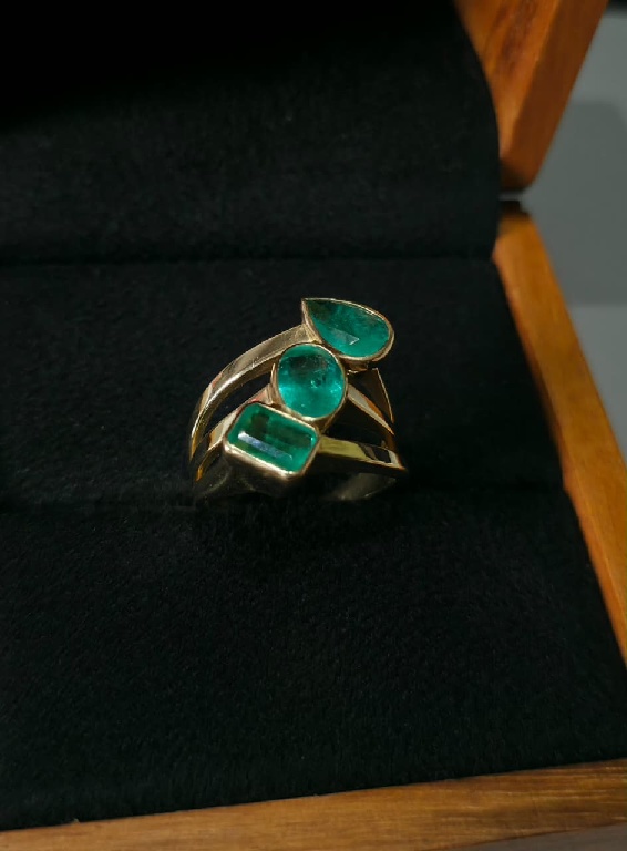 Anel Ouro Amarelo 18k 3 Esmeraldas